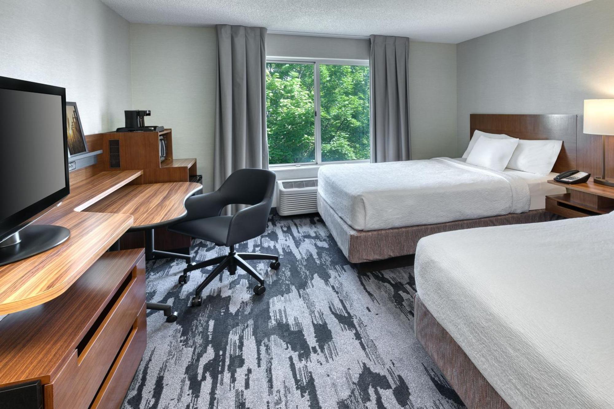 Queen Room Two Queen Beds Hearing Accessible